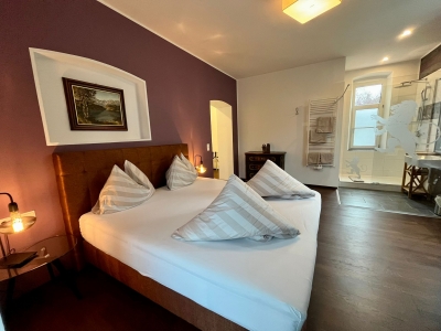 Die lustige Witwe Bett.jpeg