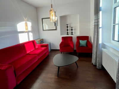 Die Csardasfürstin Couch.jpeg